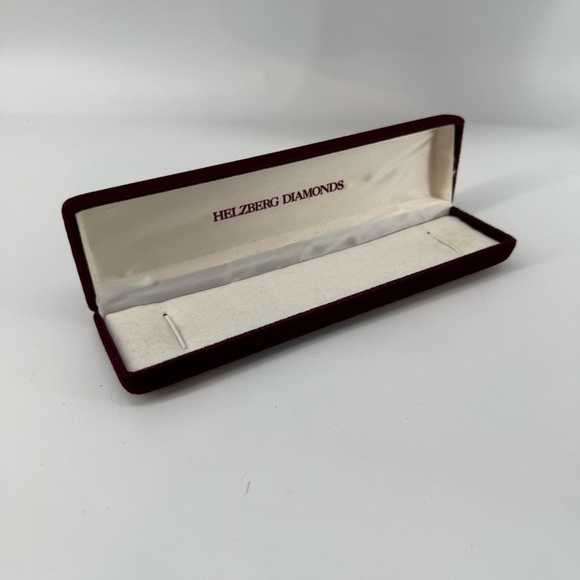 Accessories - Helzberg Diamonds Empty Box for bracelets